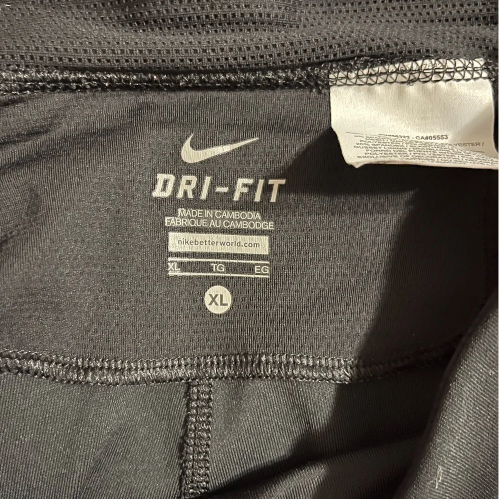 EUC WOMENS NIKE CAPRI SET SIZE X-LARGE - Picture 3 of 6
